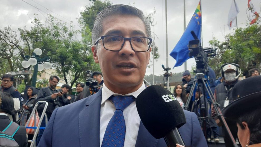 Persecución judicial ministro de economía José Gabriel Espinoza