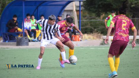 Oruro Royal Club y Sportivo Euqueño empatan en emocionante partido