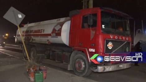 trasvase ilegal de diésel en El Alto