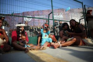 Indígenas Munduruku bloquean COP30 en protesta