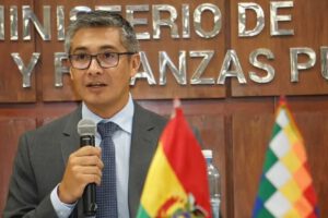 Ministro de Economía Gabriel Espinoza anuncia cambios en el presupuesto para 2026