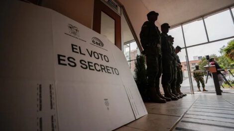 Referéndum en Ecuador sobre bases militares y Asamblea Constituyente