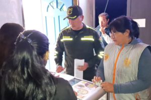 Cine video clausurado tras hallazgo de jóvenes manteniendo relaciones sexuales