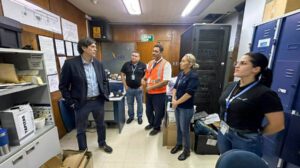 Inspección aeropuerto Viru Viru por el Ministro de Obras Públicas