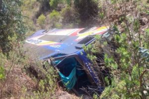 Bus se embarranca carretera Cochabamba – Santa Cruz