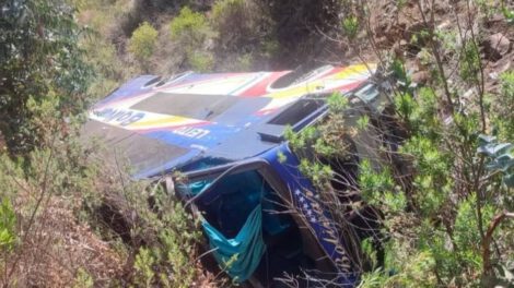 Bus se embarranca carretera Cochabamba – Santa Cruz