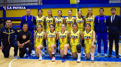 El equipo de Carl A-Z que participa en la Liga Boliviana de Básquetbol Femenino
