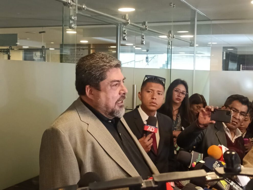 Renta presidencial vitalicia y respeto a exmandatarios según Edgar Zegarra