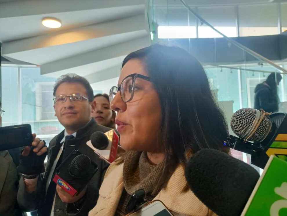 Lissa Claros investiga COB