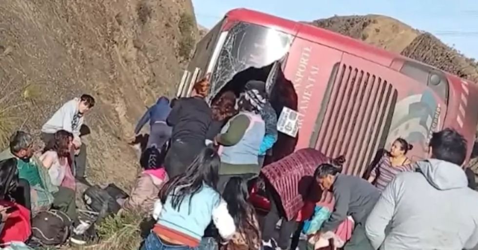 Vuelco de bus en Pongo con heridos evacuados