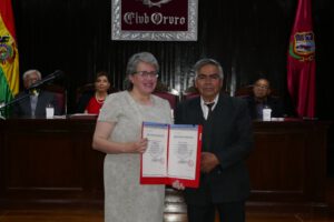 El matutino LA PATRIA recibió un reconocimiento por su contribución documental y su apoyo a la preservación de la memoria orureña