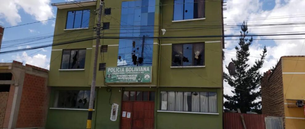 Ataque al Comando Policial de Patacamaya