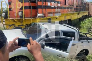 Choque entre tren y camioneta en Santa Cruz