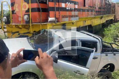 Choque entre tren y camioneta en Santa Cruz
