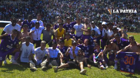Jugadores de Real Potosí celebran la clasificación en Trinidad