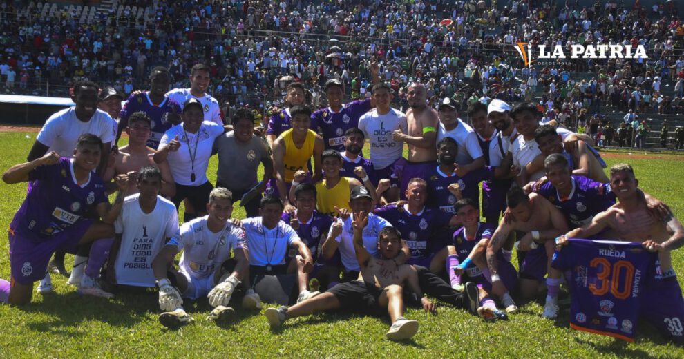 Jugadores de Real Potosí celebran la clasificación en Trinidad