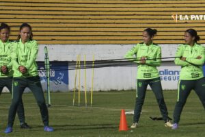 Selección femenina de Bolivia se prepara para enfrentar a Colombia