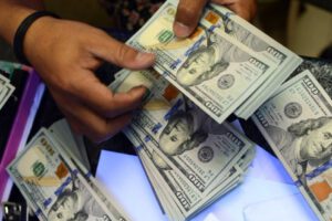 Estafador de comerciantes robó más de 2 millones de dólares