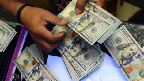 Estafador de comerciantes robó más de 2 millones de dólares