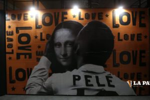 Montaje gráfico de Pelé con la Gioconda en el Museo Pelé