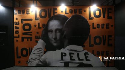 Montaje gráfico de Pelé con la Gioconda en el Museo Pelé