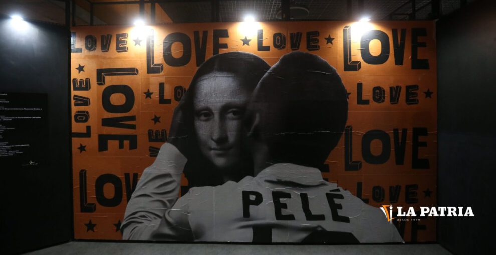 Montaje gráfico de Pelé con la Gioconda en el Museo Pelé