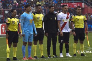 Arbitraje en Bolivia en el partido entre Always Ready y Bolívar