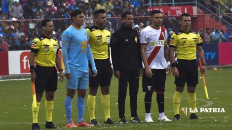 Arbitraje en Bolivia en el partido entre Always Ready y Bolívar