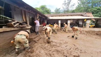 Riada en Samaipata: vecinos luchan por recuperar sus pertenencias