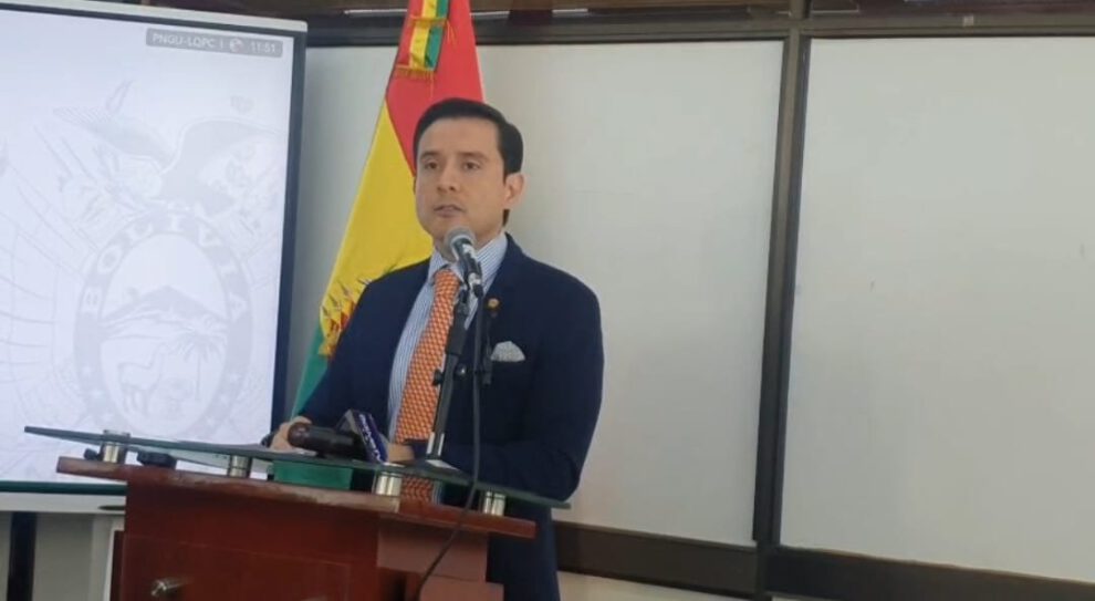 Viceministro Serrano discute el aumento del precio del pan