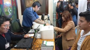Empadronamiento masivo para las elecciones subnacionales en Bolivia