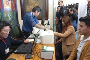 Empadronamiento masivo para las elecciones subnacionales en Bolivia