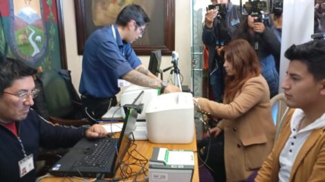 Empadronamiento masivo para las elecciones subnacionales en Bolivia
