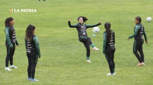 Selección femenina de Bolivia mejora el juego aéreo