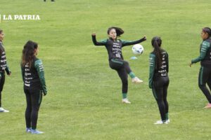 Selección femenina de Bolivia mejora el juego aéreo