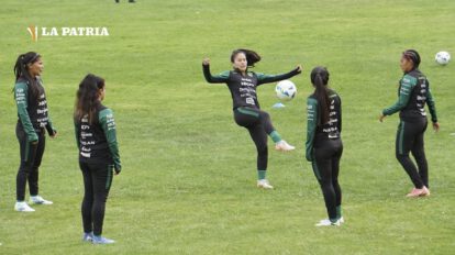 Selección femenina de Bolivia mejora el juego aéreo