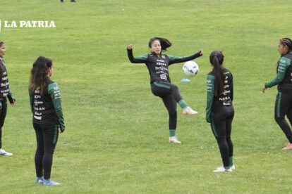 Selección femenina de Bolivia mejora el juego aéreo