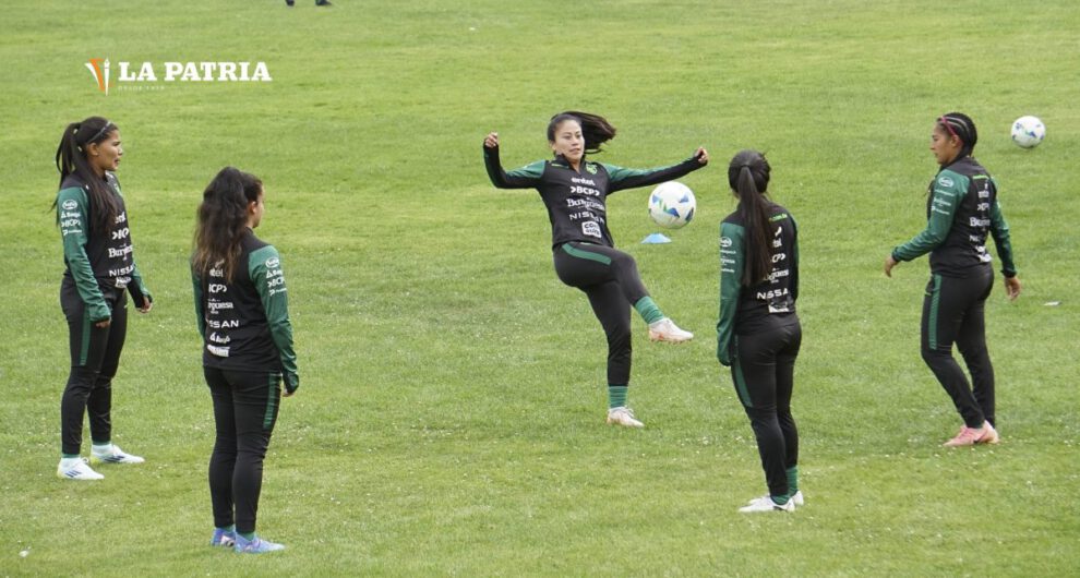 Selección femenina de Bolivia mejora el juego aéreo