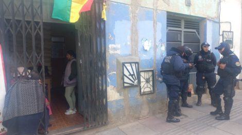 Vigilia en Villa Victoria para proteger a la panadera agredida