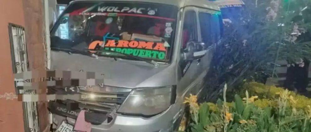 Minibús arrolla a niña en Cochabamba