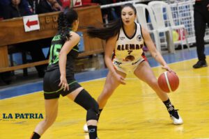 Alemán disputa la punta de la Libofem tras vencer de local a Club Tenis La Paz