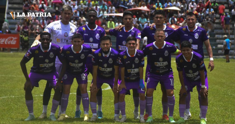 Jugadores del equipo de Real Potosí con el objetivo de ser campeones