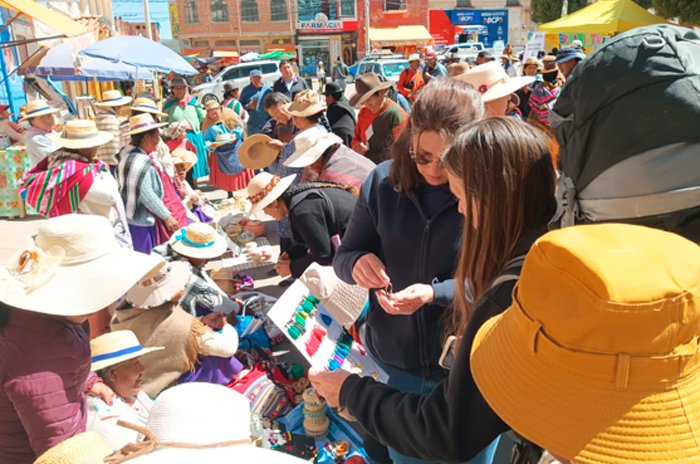 Turismo sostenible en Oruro por mujeres Urus