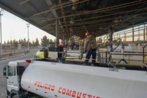 Tanques de combustible irregulares en YPFB Senkata