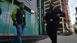 Fiscalía registra oficinas de la ANH por irregularidades en YPFB