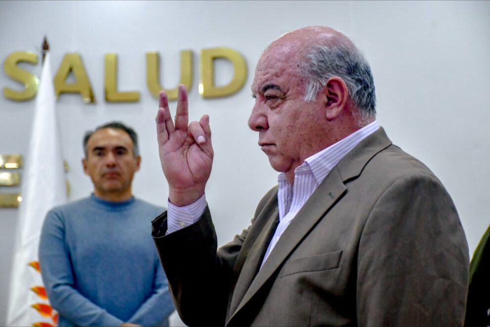 Nuevo gerente de la CNS Walter Germán Hoyos durante el acto de posesión