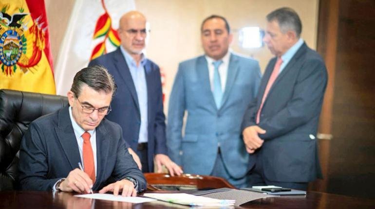 Ley de Régimen Excepcional y Transitorio promulgada por el presidente Rodrigo Paz