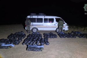 Secuestran minibús con marihuana en Potosí