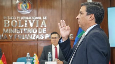 Carlos Jáuregui asume dirección de la Unidad de Investigaciones Financieras