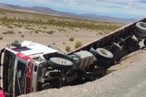 Conductor muere aplastado por su propio camión en Potosí